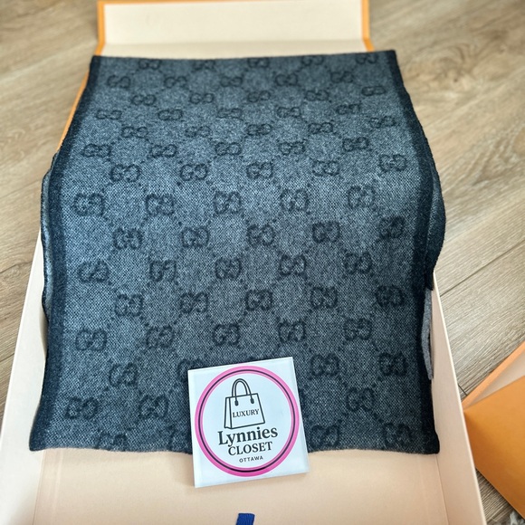 Gucci Gray and Green-Red Striped Scarf - Picture 9 of 10